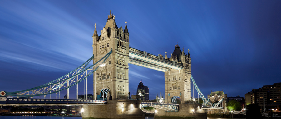 摄图网_501516943_wx_伦敦的塔桥晚上亮着（企业商用）.jpg